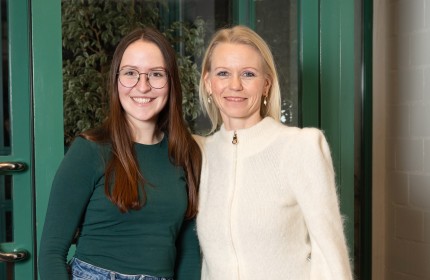 Das Bild zeigt zwei Frauen: Mentee Stephanie Wick und Mentorin Lilian Studer