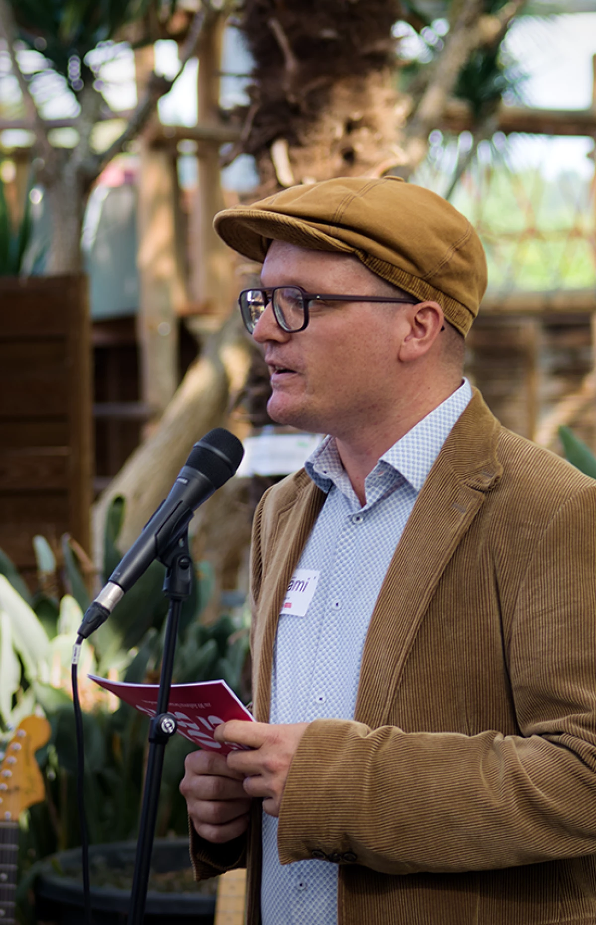 Geschäftsleiter Samuel Steiner bei einem Referat zu Freiwilligenarbeit