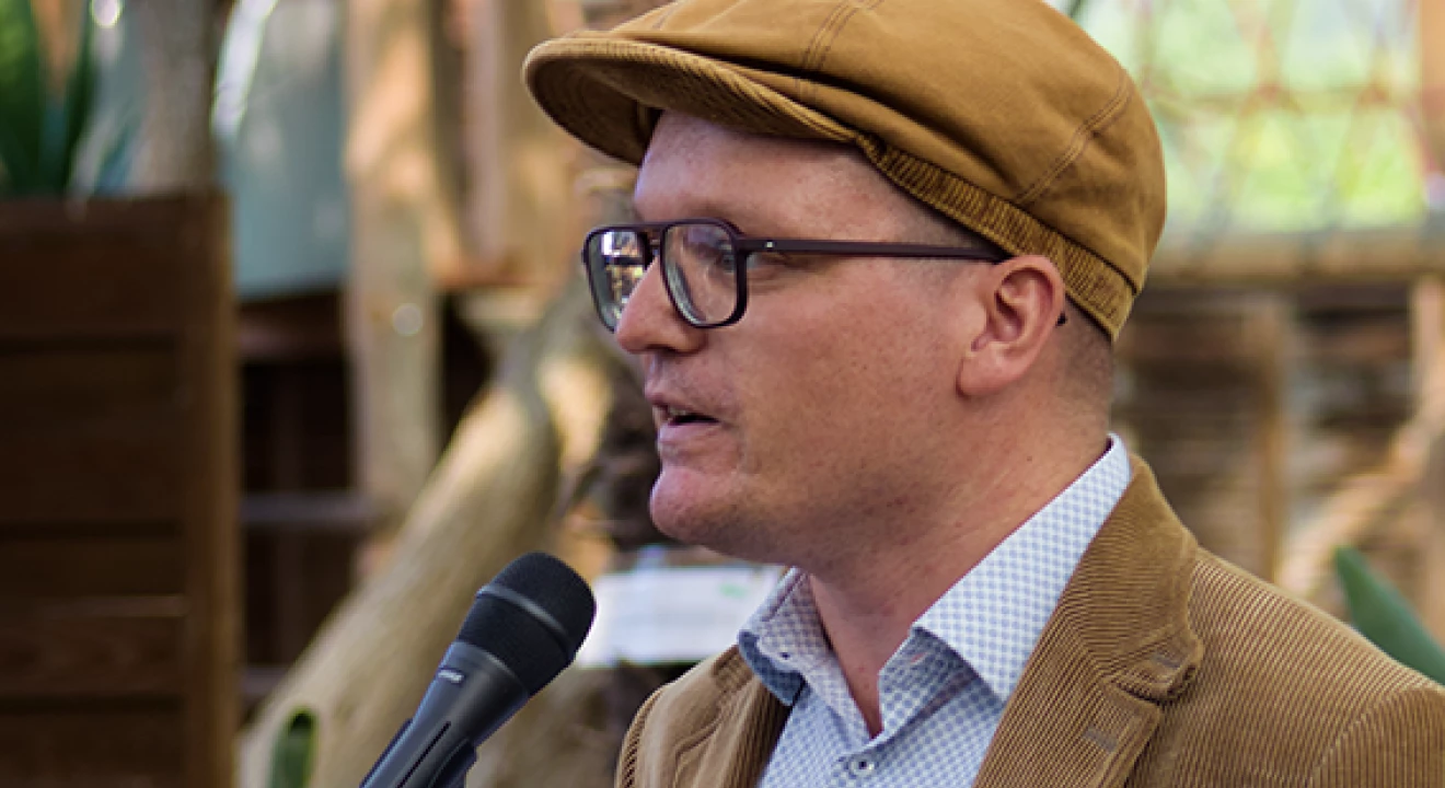 Geschäftsleiter Samuel Steiner bei einem Referat zu Freiwilligenarbeit