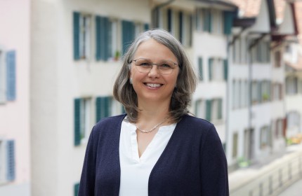 Portrait Foto von Kerstin Bonk, Vorstandsmitglied von benevol Aargau, Fachstelle für Freiwilligenarbei