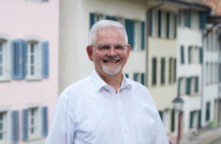 Portrait Foto von Markus Schumacher, Vorstandsmitglied von benevol Aargau, Fachstelle für Freiwilligenarbeit