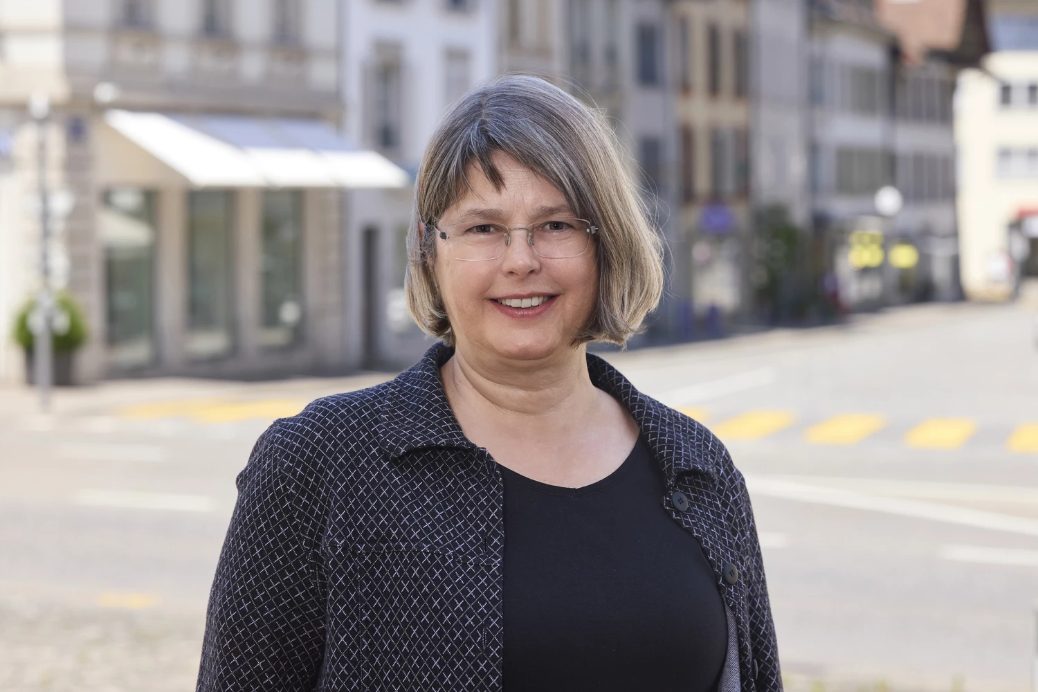 Portrait Foto von Monika Imboden, Vorstandsmitglied von benevol Aargau, Fachstelle für Freiwilligenarbeit